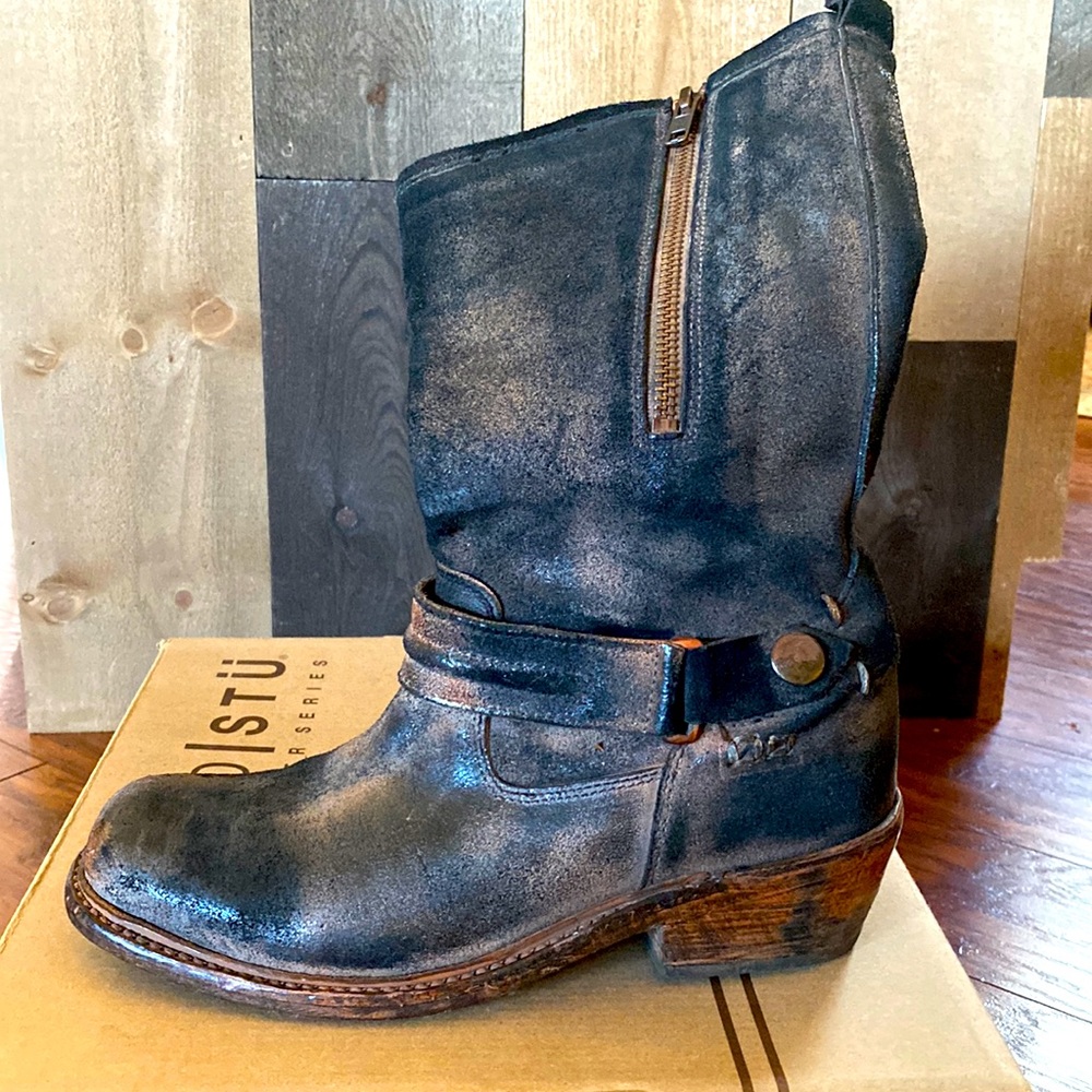 BED Stu Twin Square Toe Biker Boots